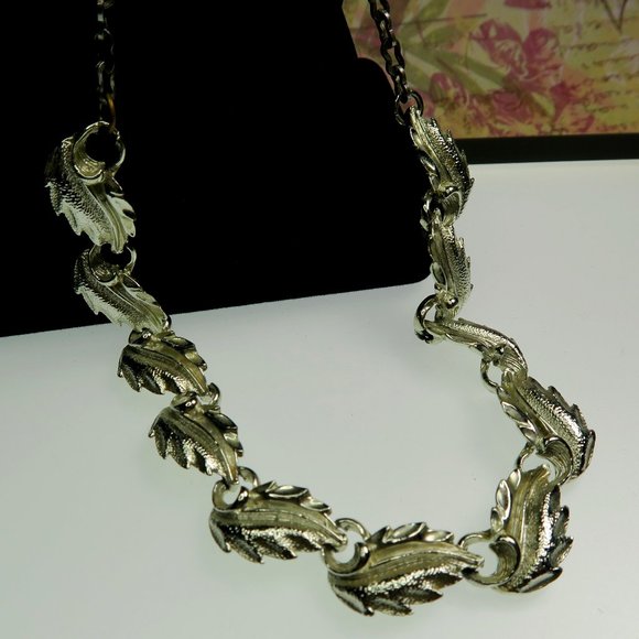 Vintage Noveau Leaf Link Choker Necklace - Picture 2 of 6